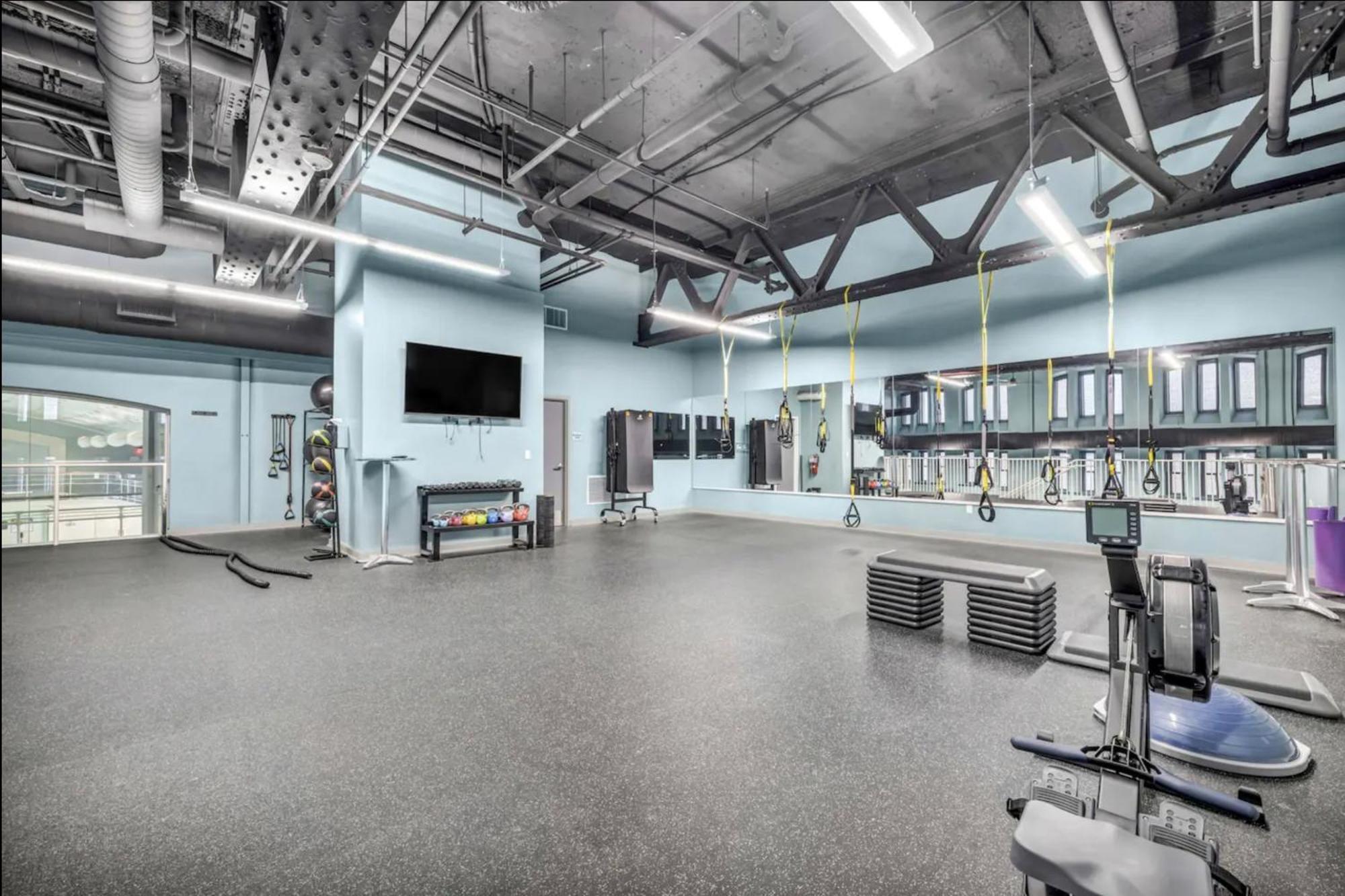 Heart Of Dt With Free Pool & Steam Plus Gym Luxe 812 Кливланд Екстериор снимка