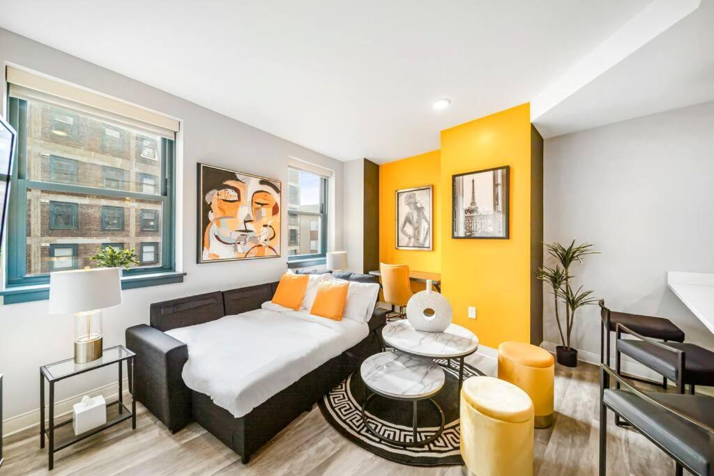 Heart Of Dt With Free Pool & Steam Plus Gym Luxe 812 Кливланд Екстериор снимка