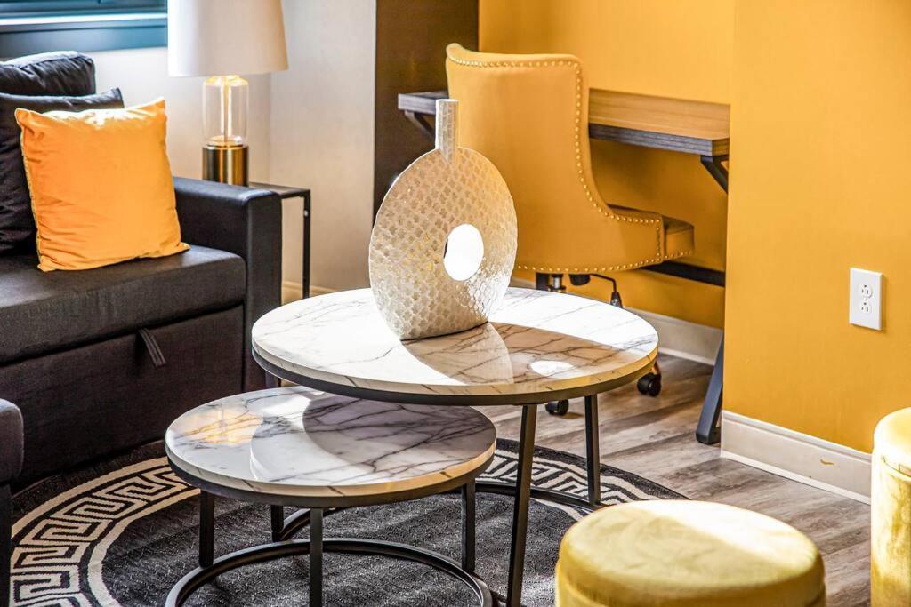 Heart Of Dt With Free Pool & Steam Plus Gym Luxe 812 Кливланд Екстериор снимка
