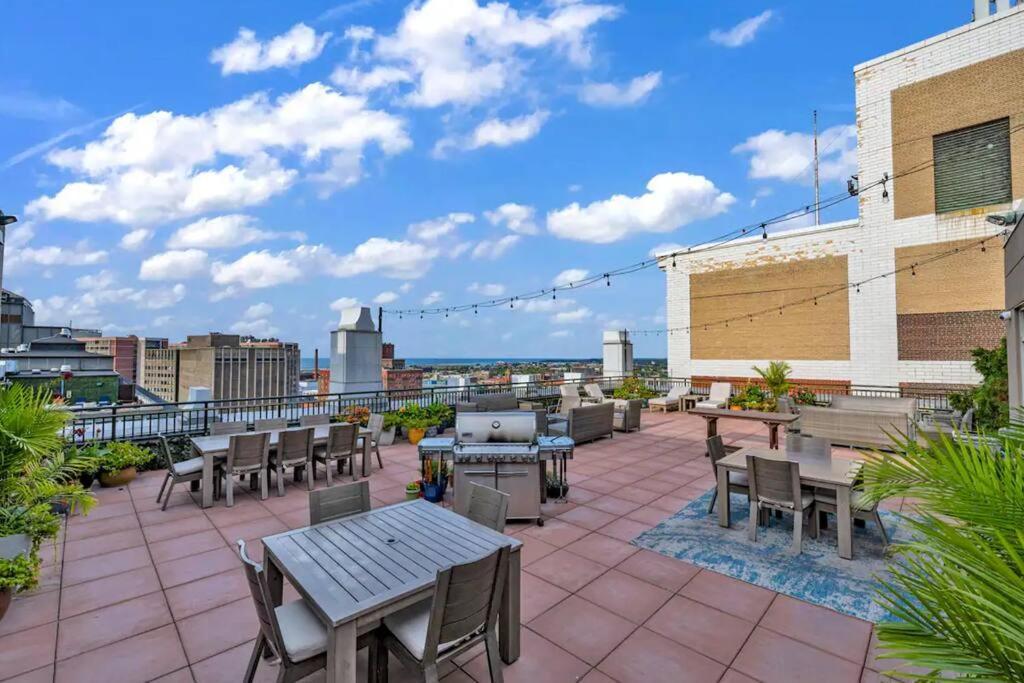 Heart Of Dt With Free Pool & Steam Plus Gym Luxe 812 Кливланд Екстериор снимка